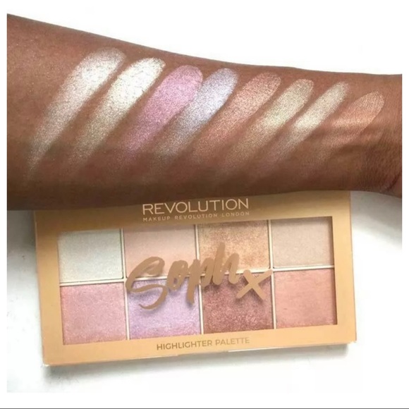 🎉HP🎊 NIB Makeup Revolution 8Pc Highlighter Shadow Palette “SOPH” - Picture 13 of 16